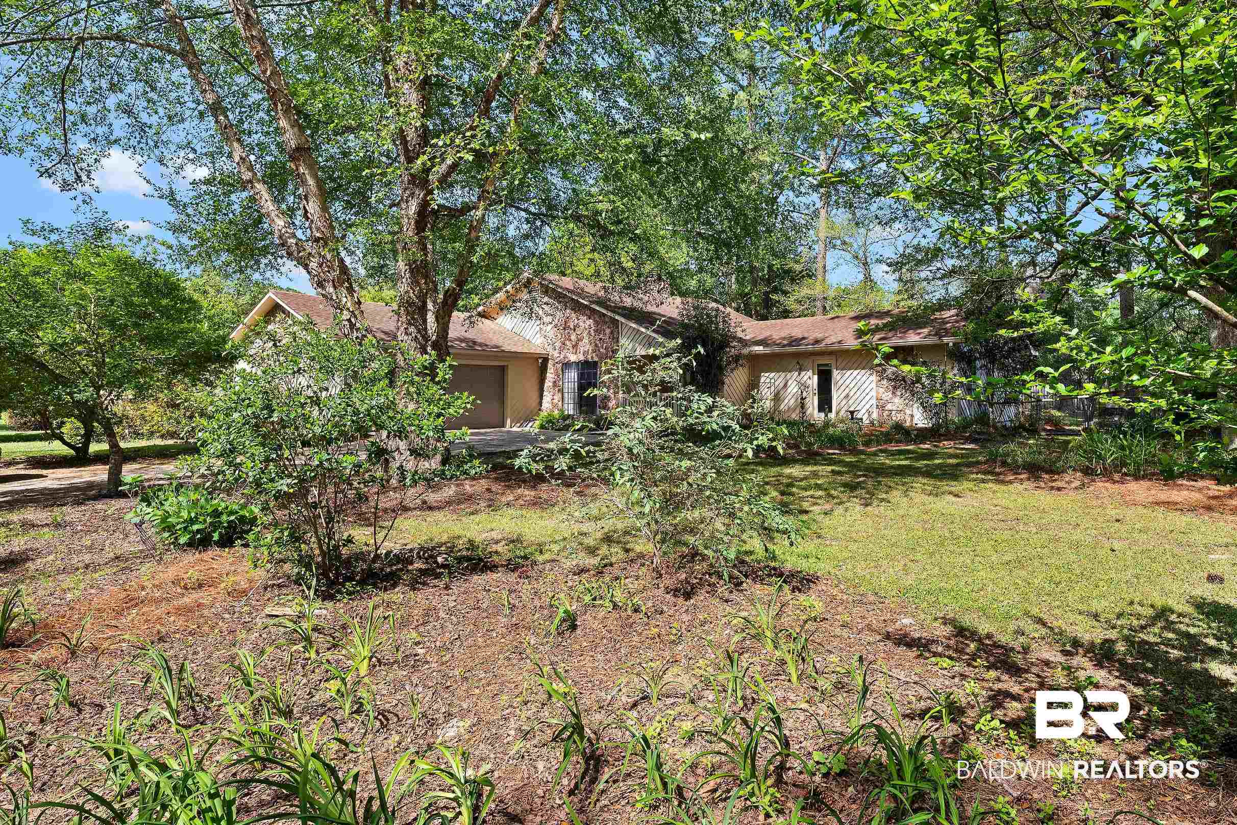 4026 Kingsrow Row Mobile, AL 36619 - Photo 49 of 51 View of front of house featuring a front lawn