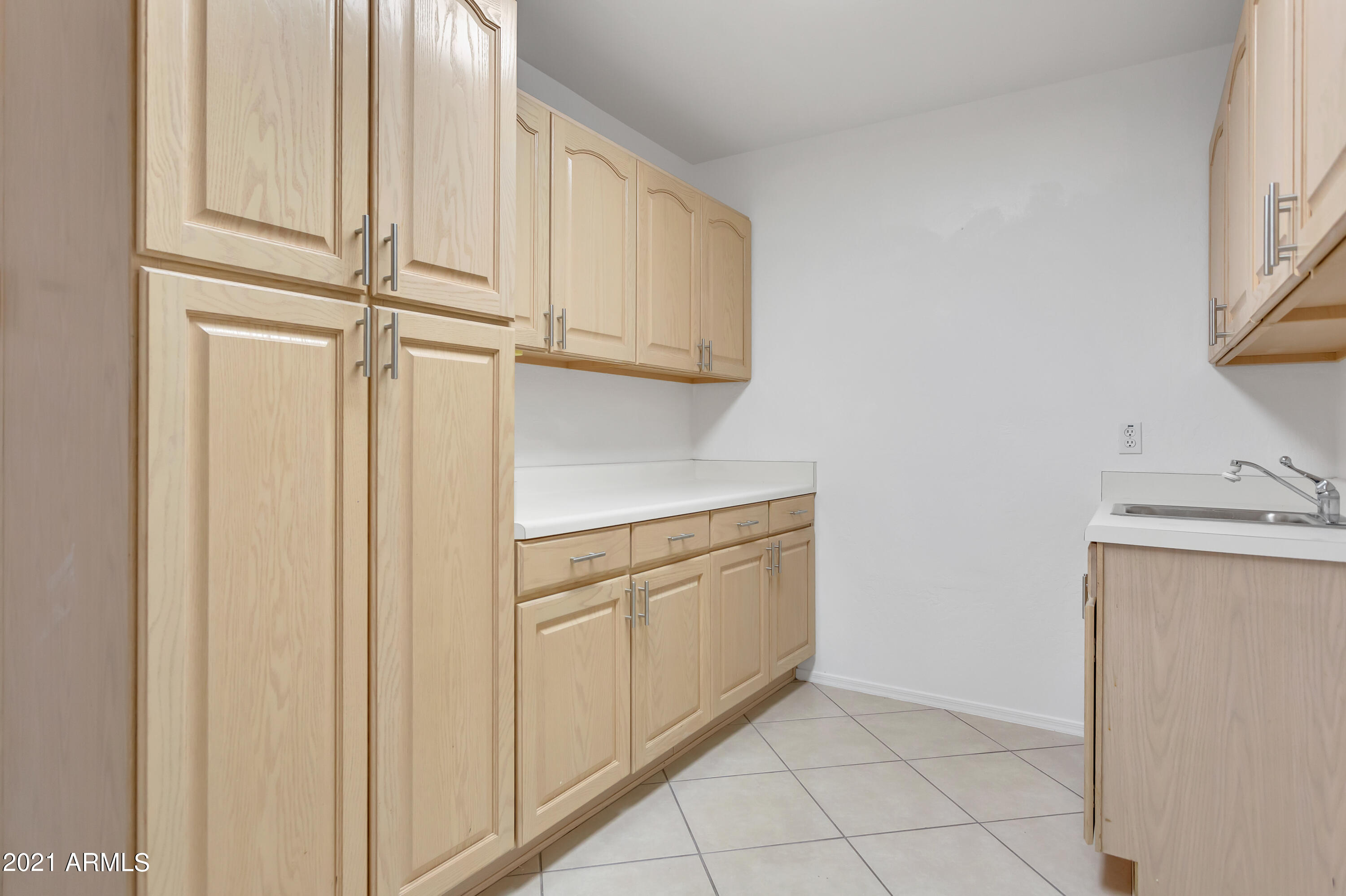 4617 East Hearn Road Phoenix, AZ 85032 - Photo 21 of 36 LAUNDRY