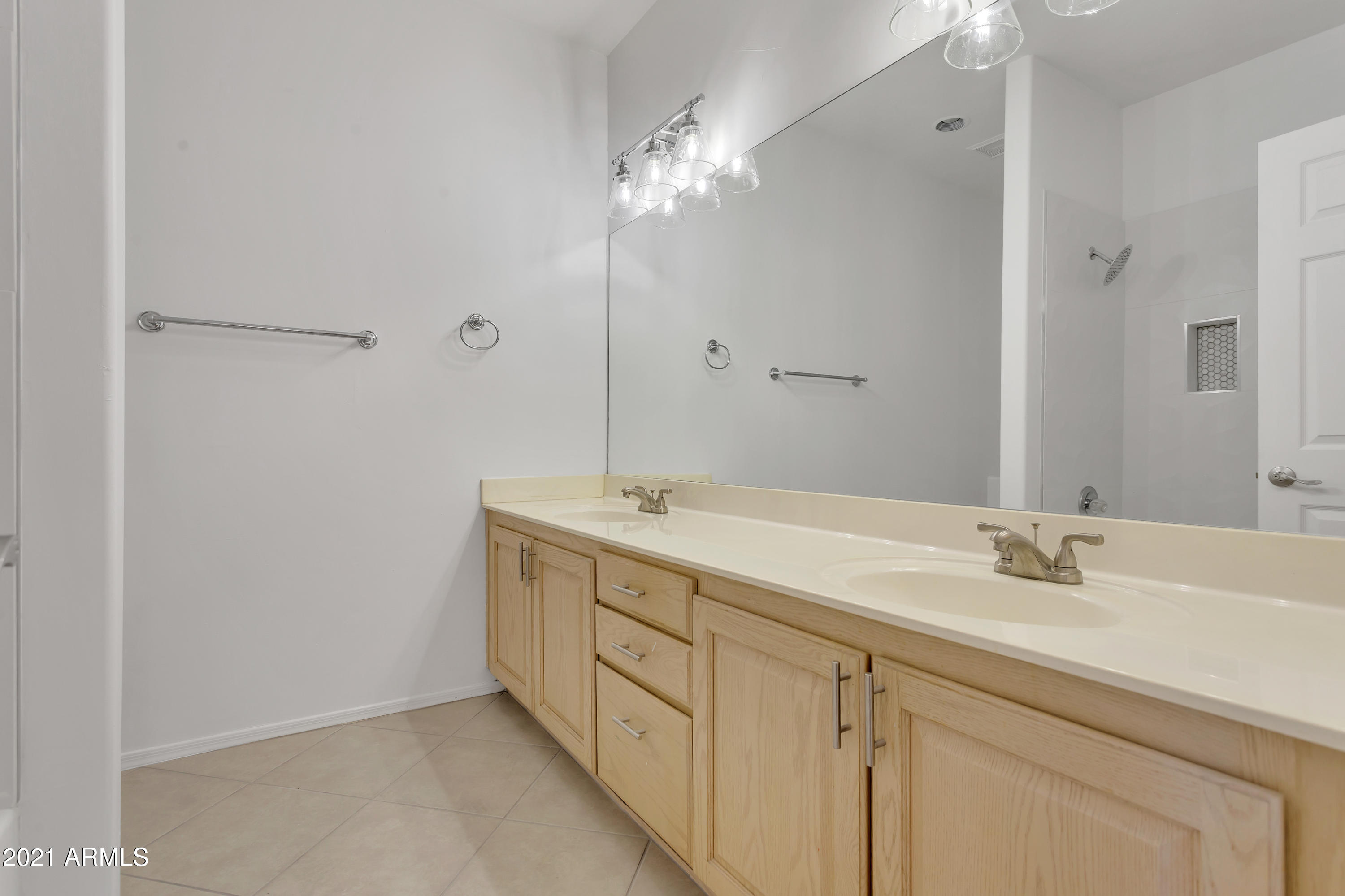 4617 East Hearn Road Phoenix, AZ 85032 - Photo 25 of 36 BATH 2