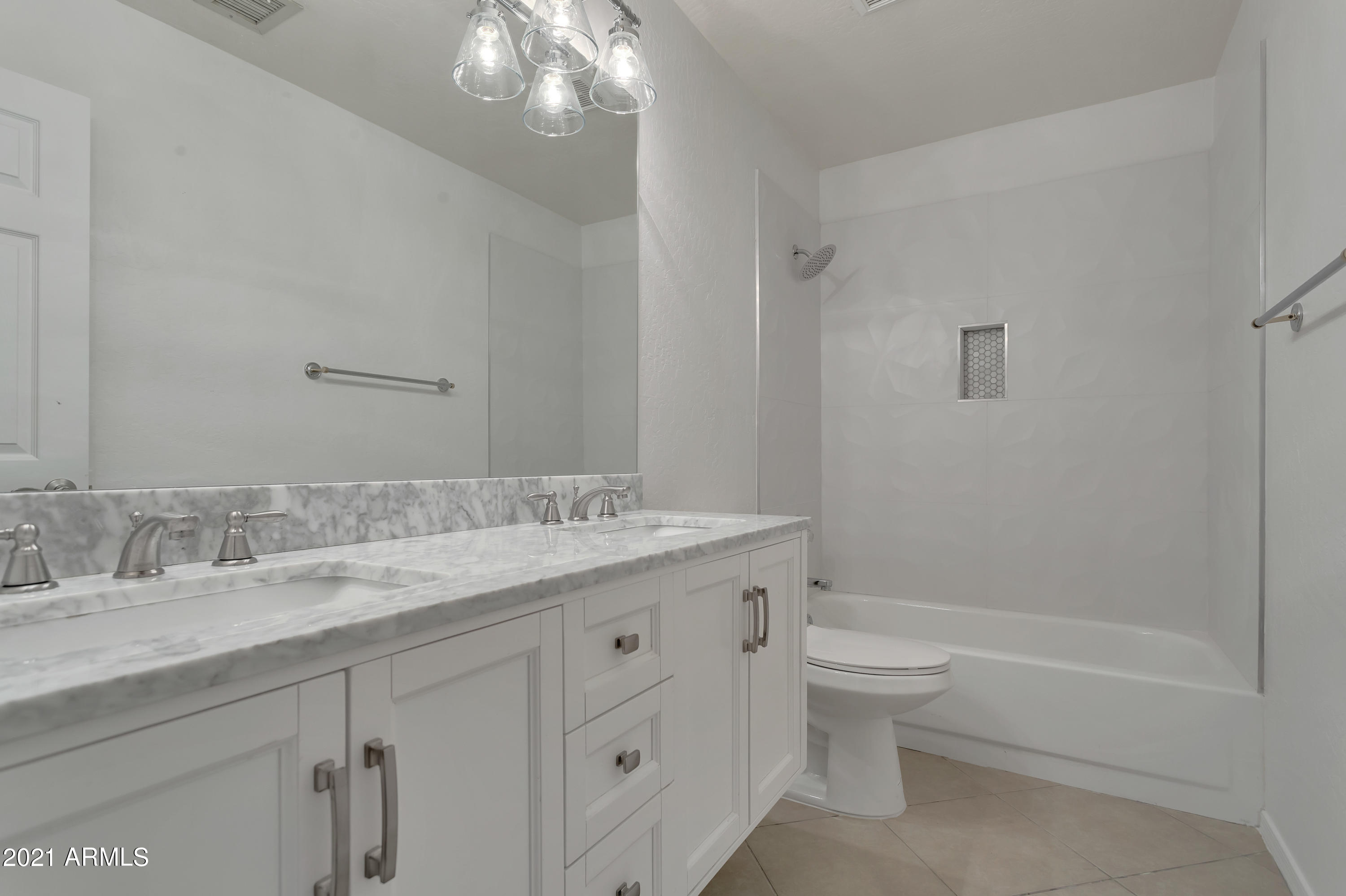 4617 East Hearn Road Phoenix, AZ 85032 - Photo 30 of 36 BATH 3