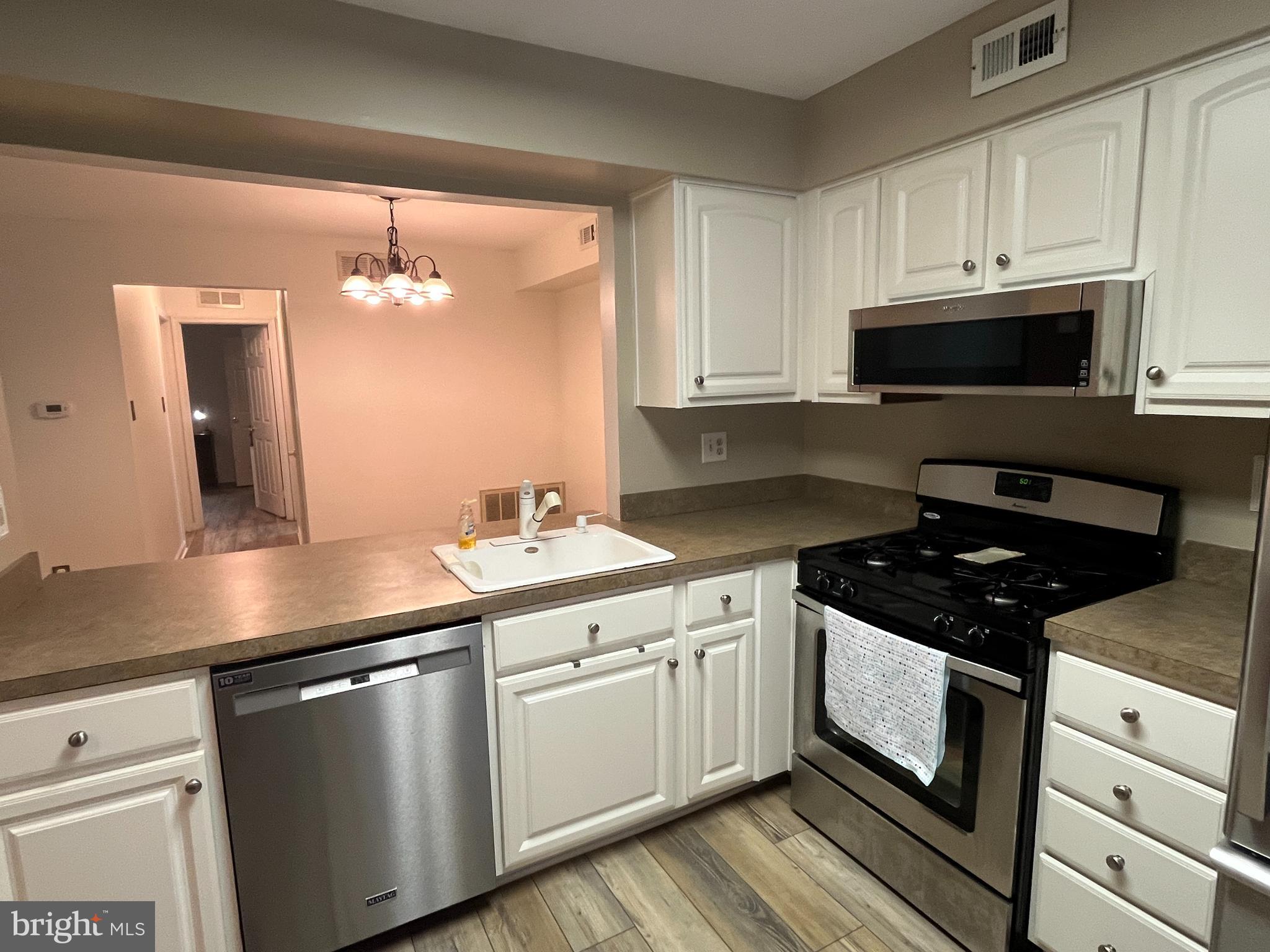 3003A Heatherstone Court Mount Laurel, NJ 08054 - Photo 11 of 24 Kitchen - View into the Dining Room
