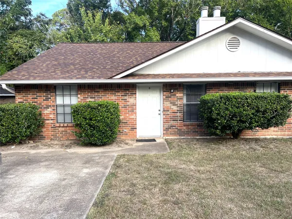 $1,250 | 3008 Manor Lane, Unit B, Huntsville, TX 77340