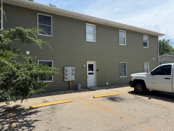 $800 | 106 South 3rd Avenue, Mendota, IL 61342