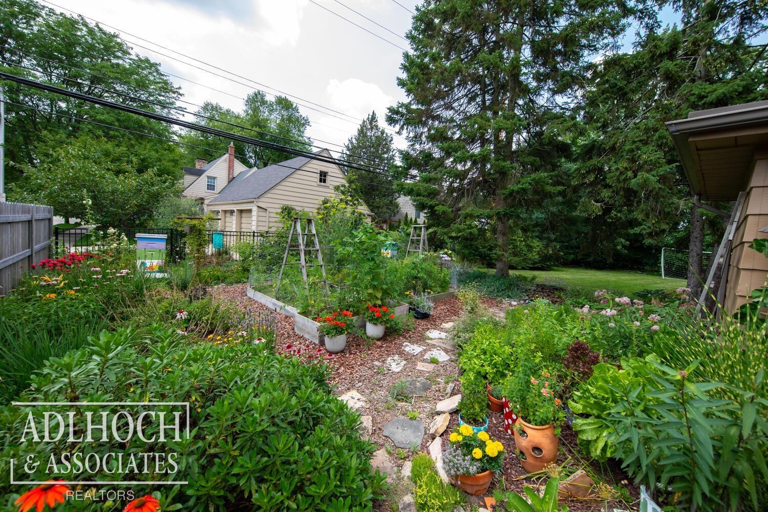 681 Roslyn Road Grosse Pointe Woods, MI 48236 - Photo 31 of 32