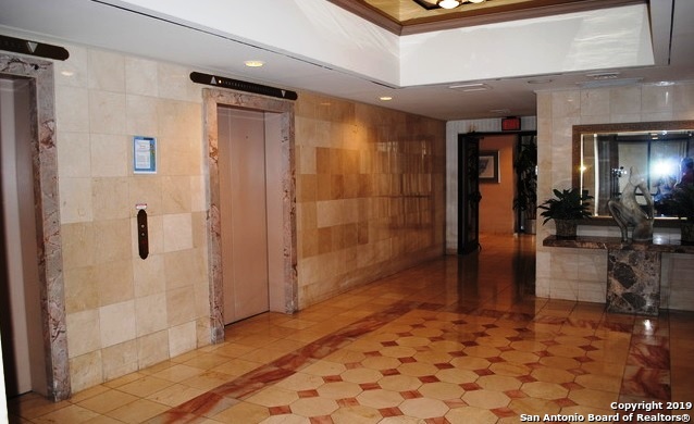 7701 Wurzbach Road, Unit 1205 San Antonio, TX 78229 - Photo 8 of 38 a bathroom with a shower