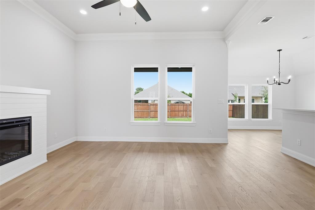 728 Raylan Springtown, TX 76082 - Photo 16 of 40
