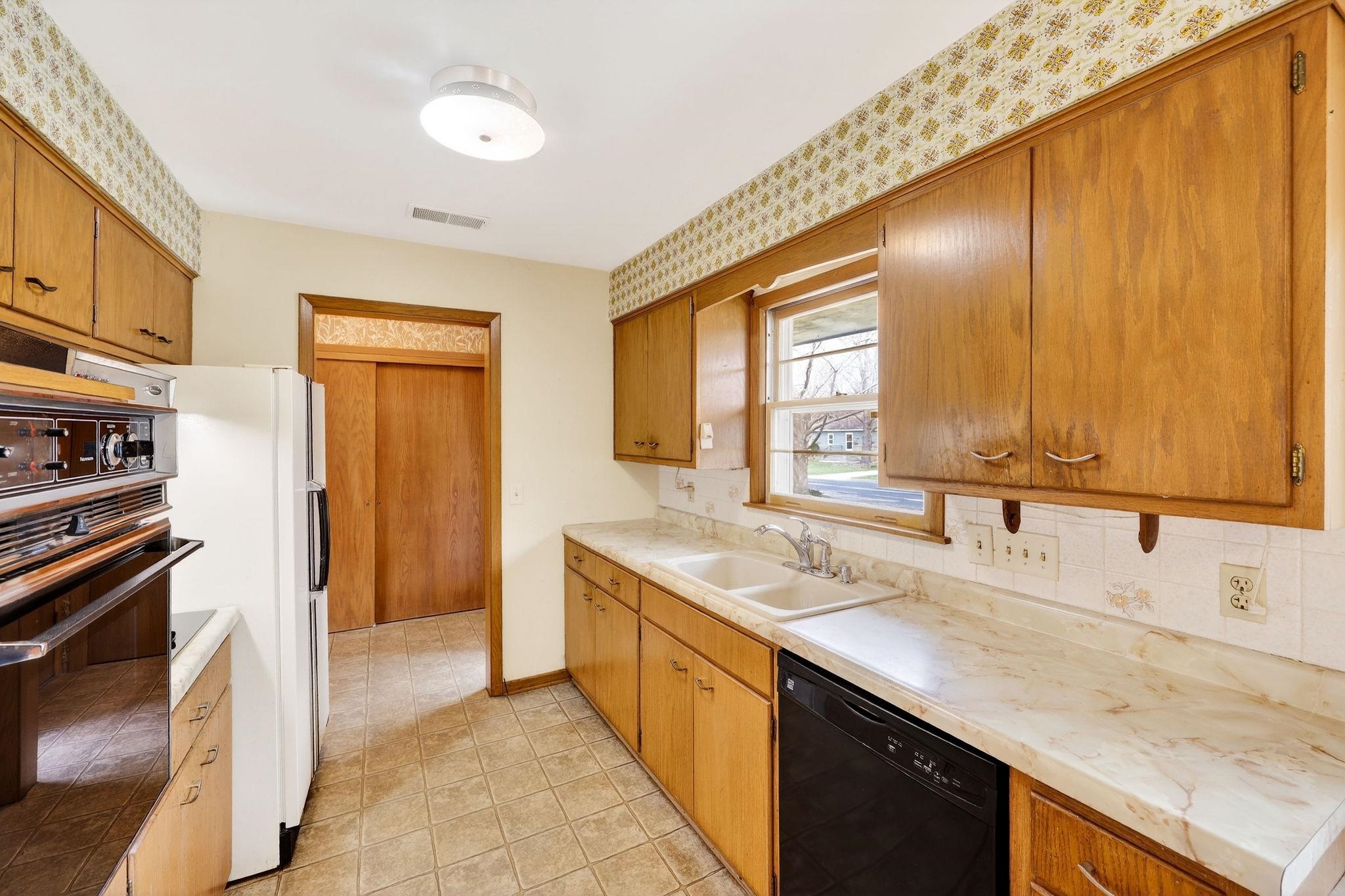 4805 Midmoor Road Monona, WI 53716 - Photo 10 of 58