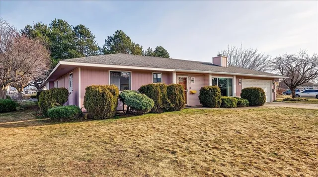 $299,900 | 6928 North Hamilton Street, Spokane, WA 99208