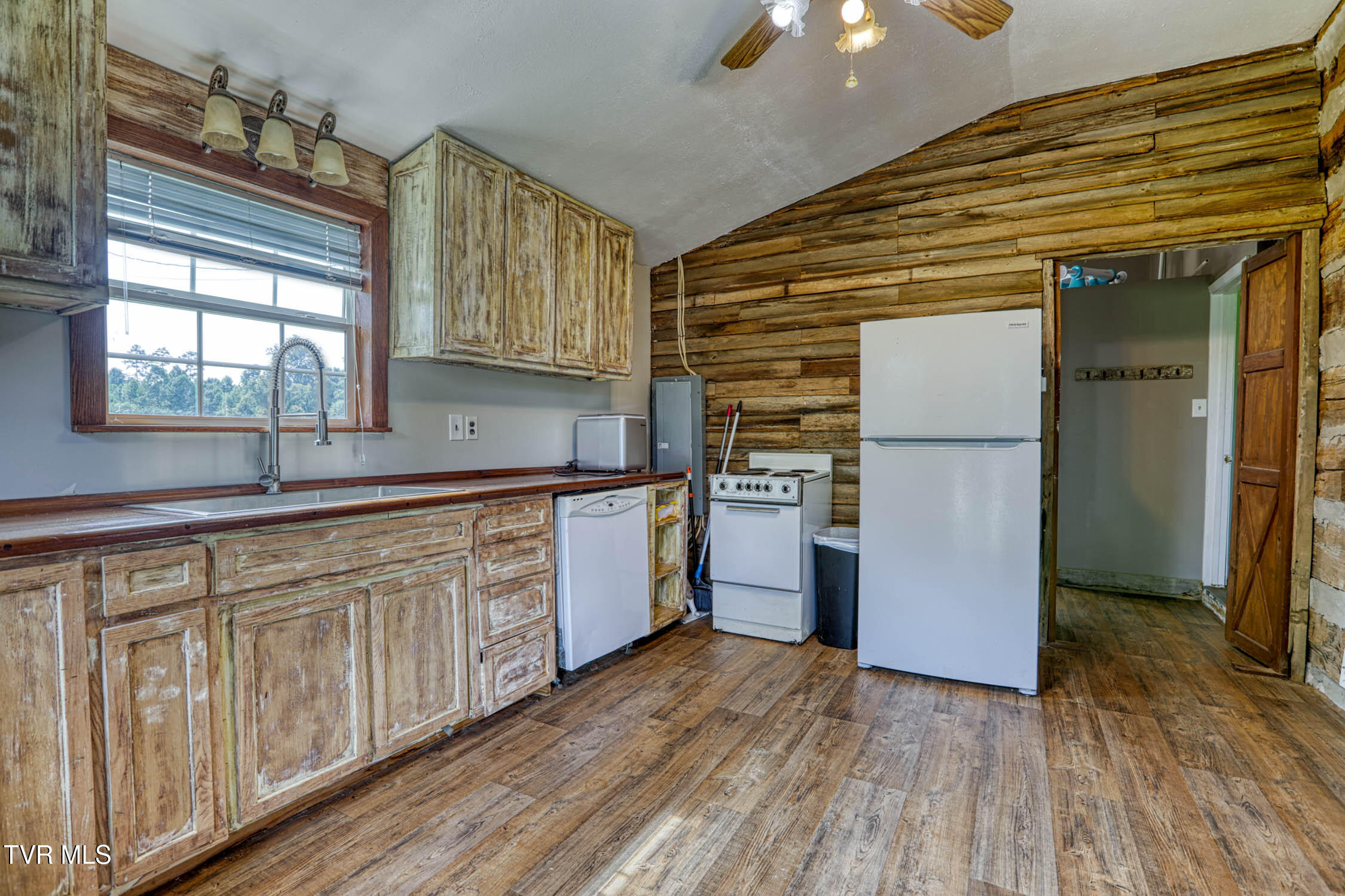 244 Summit Hill Road Bulls Gap, TN 37711 - Photo 4 of 91 244 Sumit Hill. BG MLSb (1 of 26)