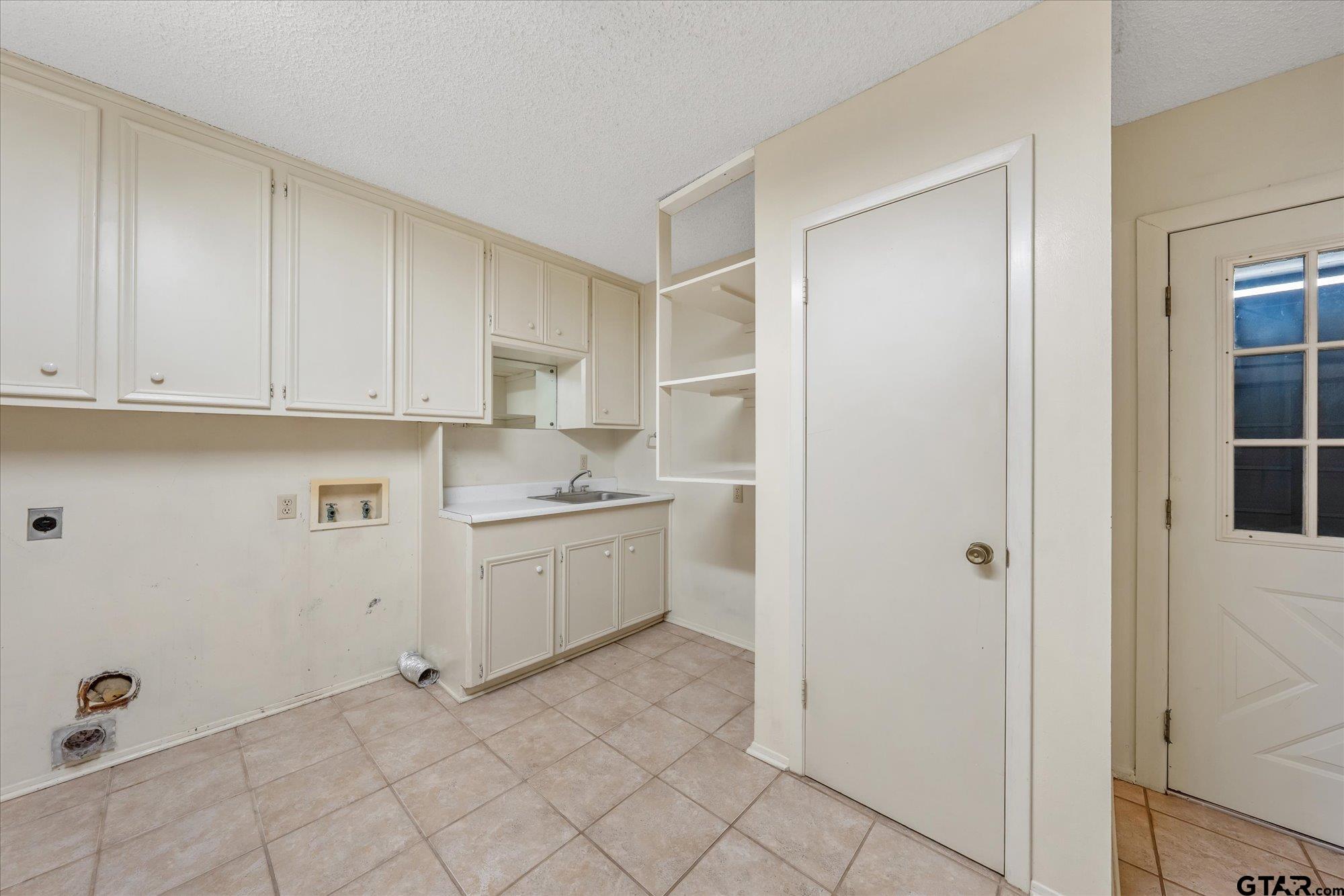 13791 Maple Drive Tyler, TX 75709 - Photo 19 of 26 a kitchen with a sink and cabinets