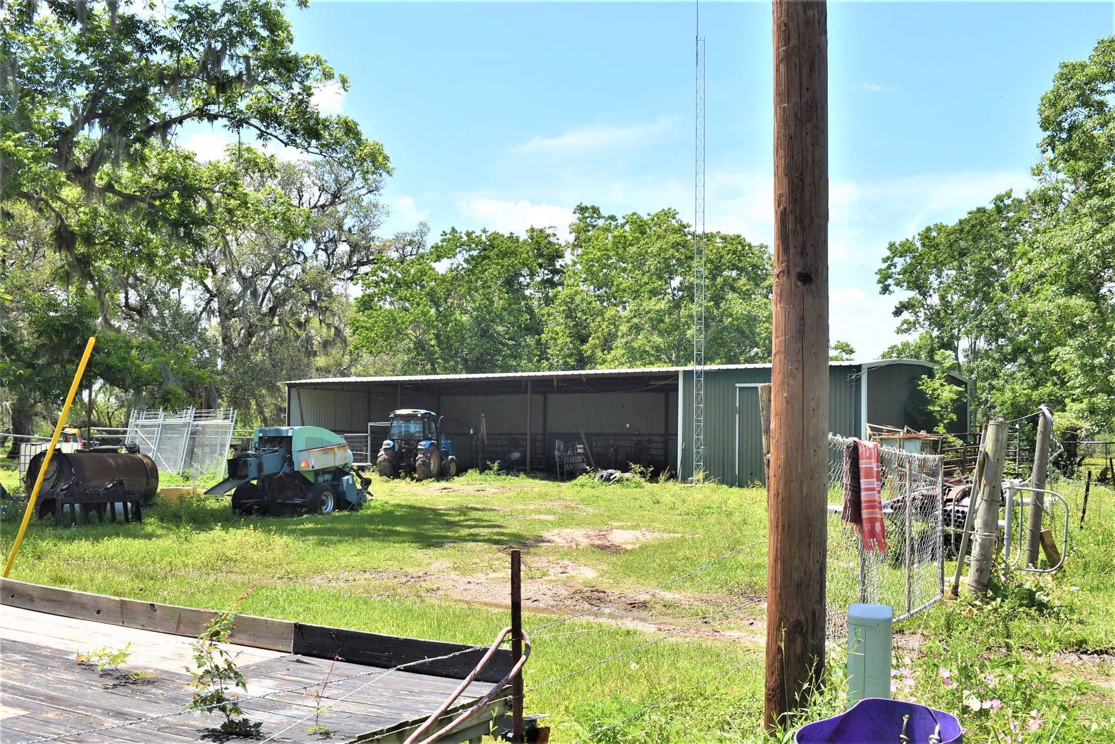8854 FM 524 Road Sweeny, TX 77480 - Photo 45 of 45 a view of a backyard with sitting area