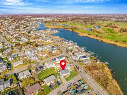 $779,988 | 4 Bay Place, Lindenhurst, NY 11757