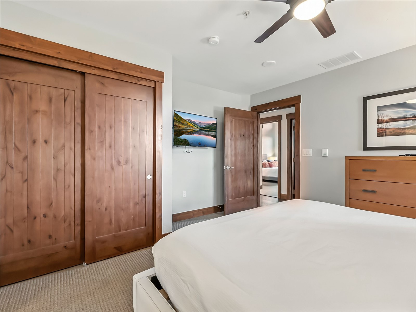 1521 Ski Hill Road, Unit 8424 Breckenridge, CO 80424 - Photo 24 of 41 a bedroom with a large bed and a chandelier