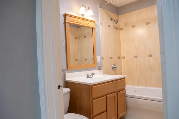 $1,645 | 6605 South Kimbark Avenue, Unit G, Chicago, IL 60637