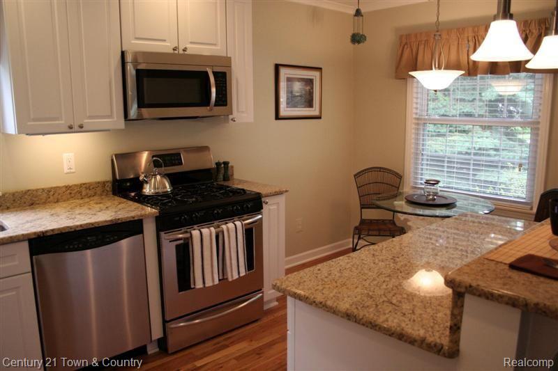 2109 Franklin Road Berkley, MI 48072 - Photo 4 of 25 Kitchen/Nook
