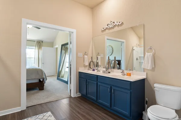 a en suite bathroom with a toilet sink and mirror