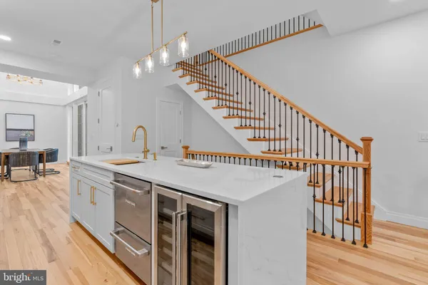 $1,675,000 | 202 Spruce Street, Philadelphia, PA 19106
