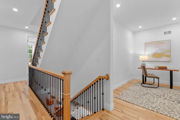 $1,675,000 | 202 Spruce Street, Philadelphia, PA 19106