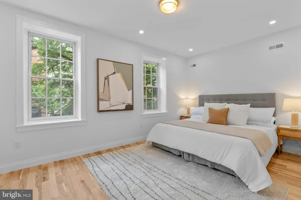 $1,675,000 | 202 Spruce Street, Philadelphia, PA 19106