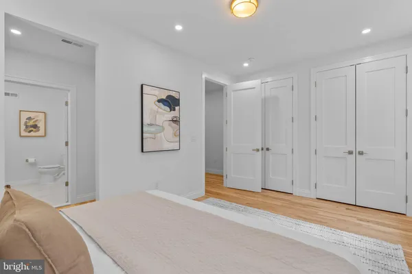 $1,675,000 | 202 Spruce Street, Philadelphia, PA 19106