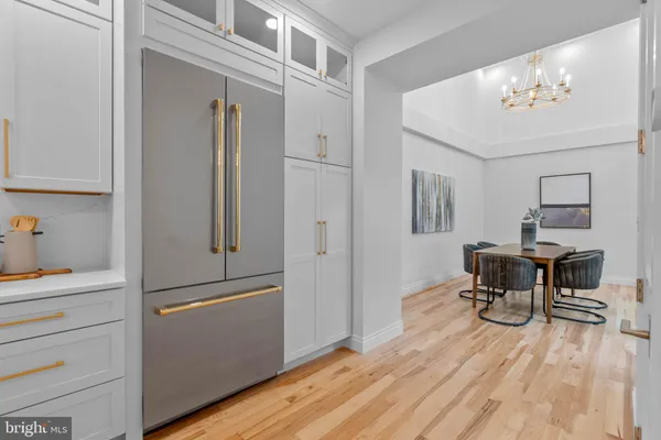 $1,675,000 | 202 Spruce Street, Philadelphia, PA 19106