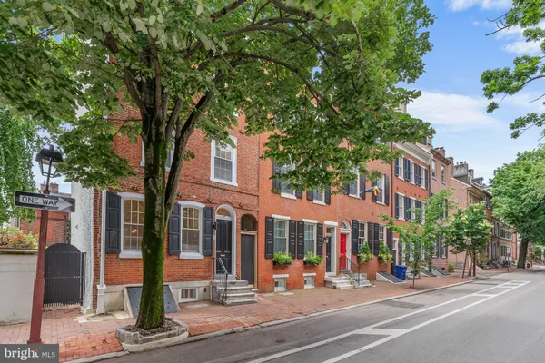 $1,675,000 | 202 Spruce Street, Philadelphia, PA 19106