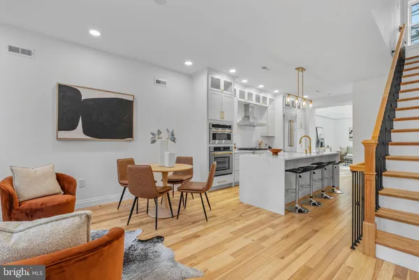 $1,675,000 | 202 Spruce Street, Philadelphia, PA 19106