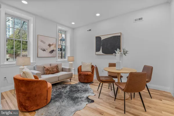 $1,675,000 | 202 Spruce Street, Philadelphia, PA 19106