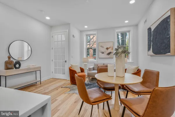 $1,675,000 | 202 Spruce Street, Philadelphia, PA 19106
