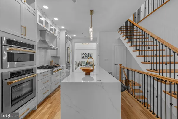 $1,675,000 | 202 Spruce Street, Philadelphia, PA 19106