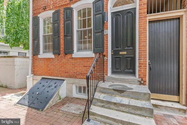 $1,675,000 | 202 Spruce Street, Philadelphia, PA 19106