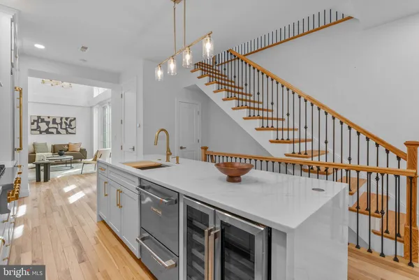 $1,675,000 | 202 Spruce Street, Philadelphia, PA 19106