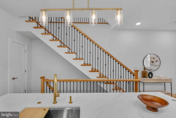 $1,675,000 | 202 Spruce Street, Philadelphia, PA 19106