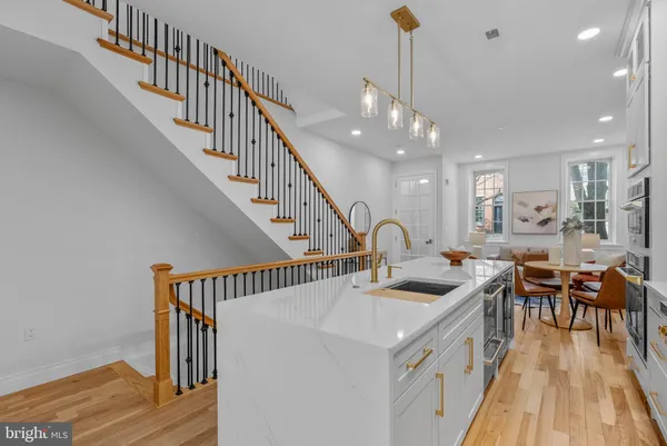 $1,675,000 | 202 Spruce Street, Philadelphia, PA 19106