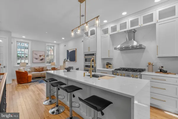 $1,675,000 | 202 Spruce Street, Philadelphia, PA 19106