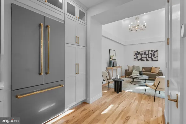 $1,675,000 | 202 Spruce Street, Philadelphia, PA 19106
