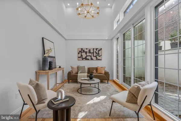$1,675,000 | 202 Spruce Street, Philadelphia, PA 19106