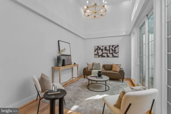 $1,675,000 | 202 Spruce Street, Philadelphia, PA 19106