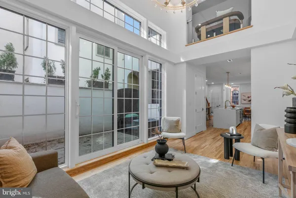 $1,675,000 | 202 Spruce Street, Philadelphia, PA 19106