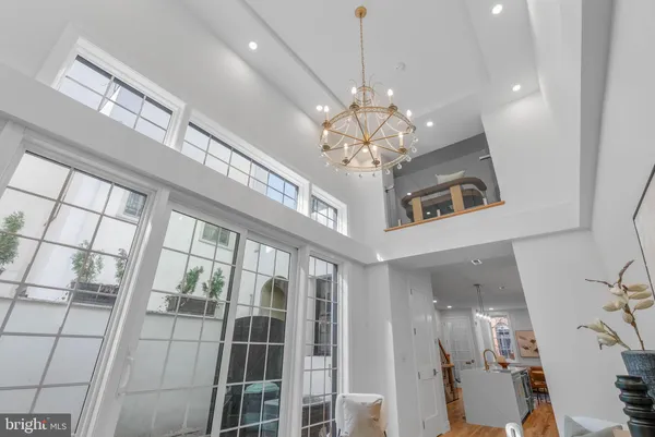 $1,675,000 | 202 Spruce Street, Philadelphia, PA 19106