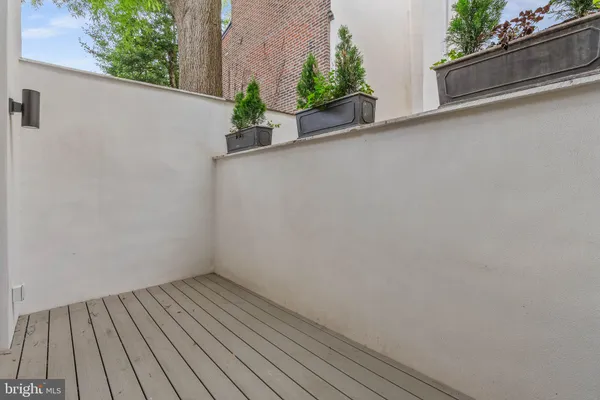 $1,675,000 | 202 Spruce Street, Philadelphia, PA 19106