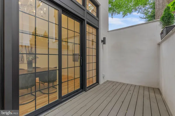 $1,675,000 | 202 Spruce Street, Philadelphia, PA 19106