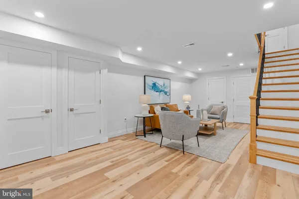 $1,675,000 | 202 Spruce Street, Philadelphia, PA 19106
