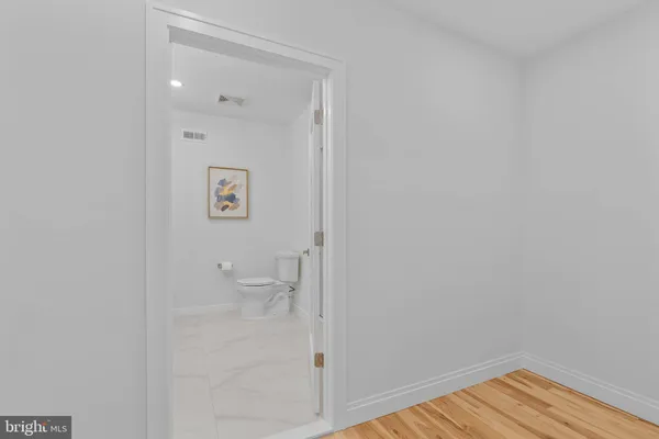 $1,675,000 | 202 Spruce Street, Philadelphia, PA 19106