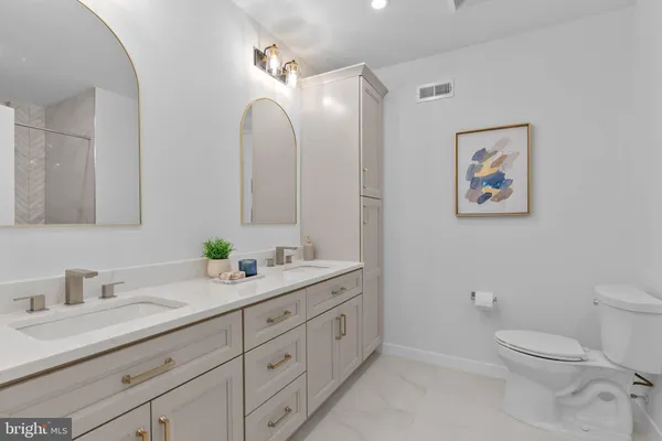 $1,675,000 | 202 Spruce Street, Philadelphia, PA 19106