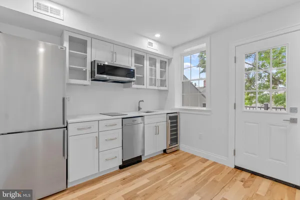 $1,675,000 | 202 Spruce Street, Philadelphia, PA 19106