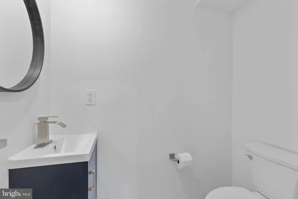 $1,675,000 | 202 Spruce Street, Philadelphia, PA 19106