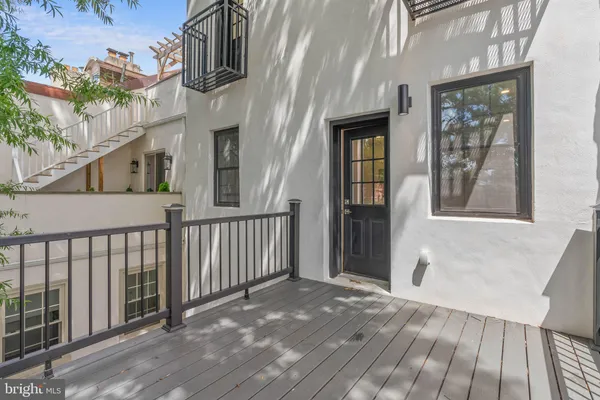 $1,675,000 | 202 Spruce Street, Philadelphia, PA 19106