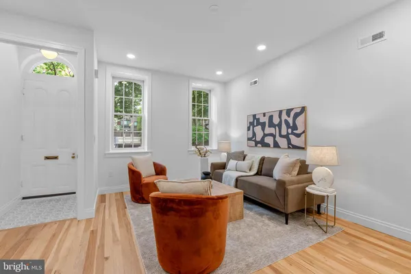 $1,675,000 | 202 Spruce Street, Philadelphia, PA 19106