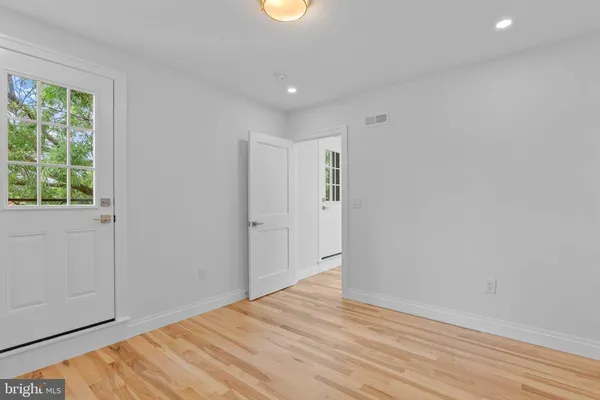 $1,675,000 | 202 Spruce Street, Philadelphia, PA 19106